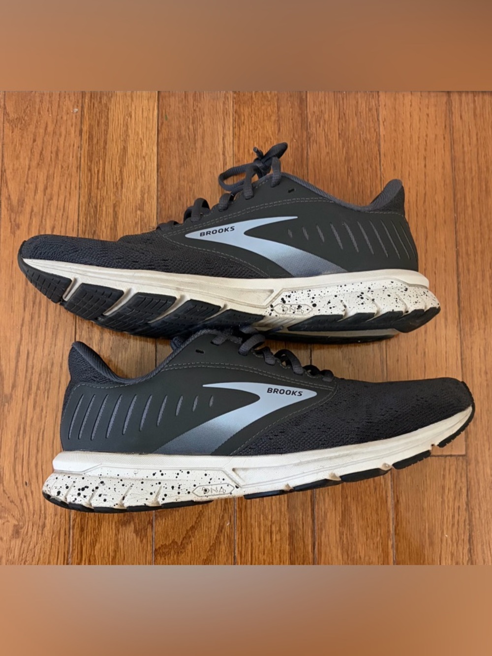 Brooks Women’s Signal 2 running shoe. Size 9.
. - Picture 5 of 8